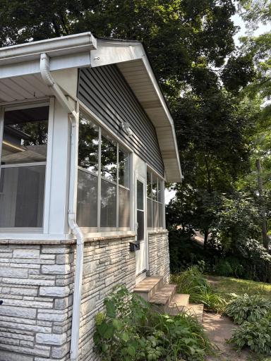 1043 Burns Avenue, Saint Paul, MN 55106
