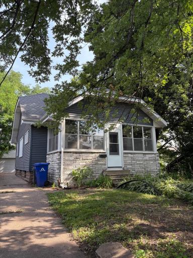 1043 Burns Avenue, Saint Paul, MN 55106