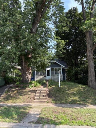 1043 Burns Avenue, Saint Paul, MN 55106