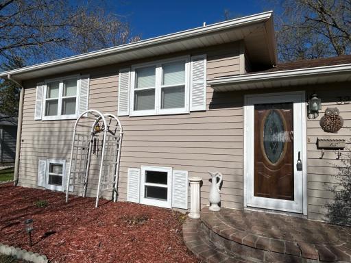 324 Maple Avenue S, Thief River Falls, MN 56701