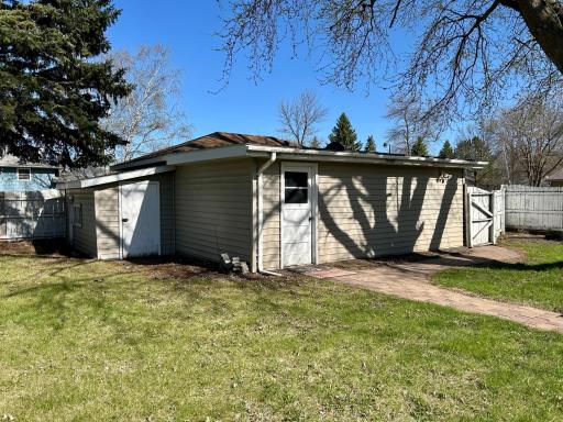 324 Maple Avenue S, Thief River Falls, MN 56701