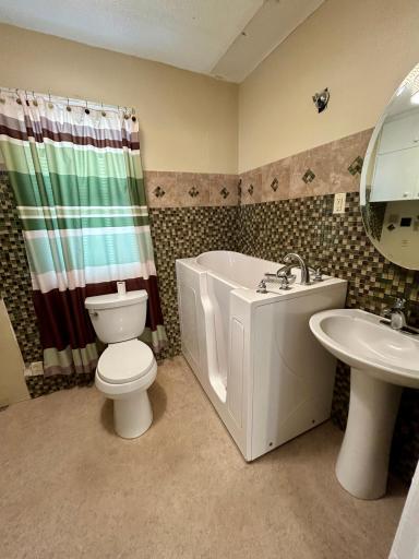 324 Maple Avenue S, Thief River Falls, MN 56701