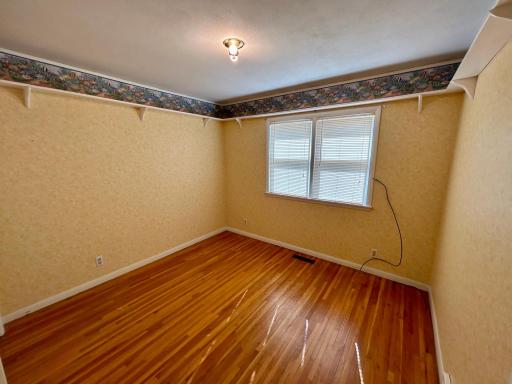 324 Maple Avenue S, Thief River Falls, MN 56701