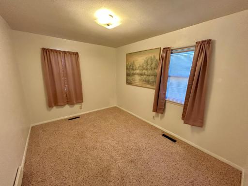 324 Maple Avenue S, Thief River Falls, MN 56701
