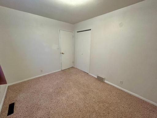 324 Maple Avenue S, Thief River Falls, MN 56701