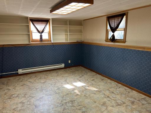 324 Maple Avenue S, Thief River Falls, MN 56701