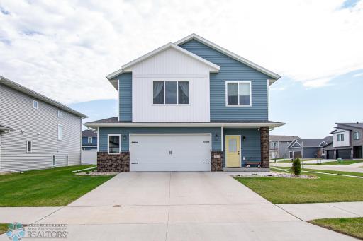 5255 11th Street W, West Fargo, ND 58078