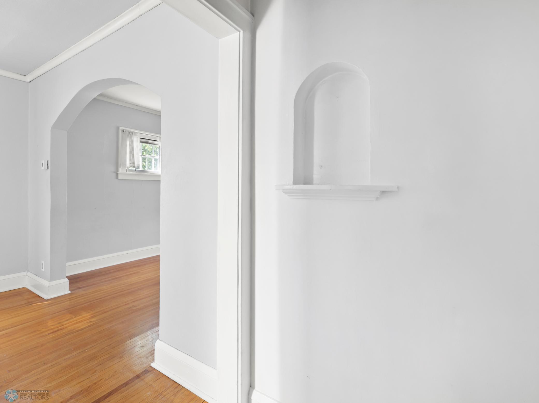 Hallway to kitchen & basement