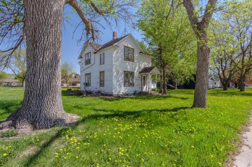 414 W 4th Street, Winthrop, MN 55396