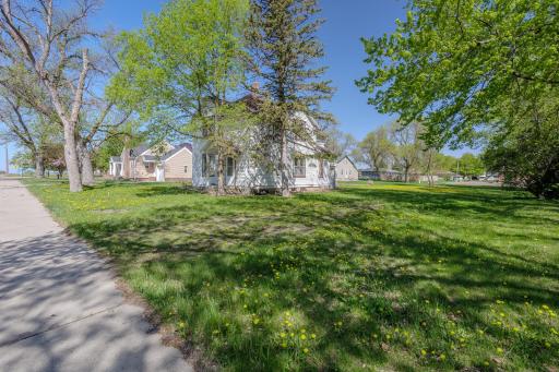 414 W 4th Street, Winthrop, MN 55396
