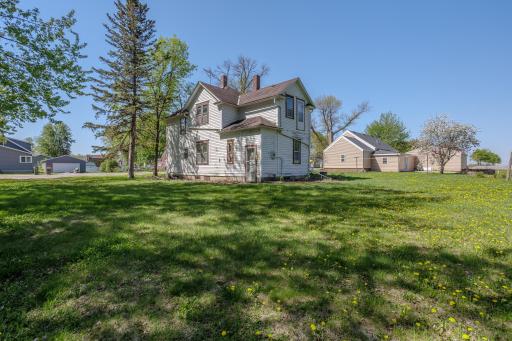 414 W 4th Street, Winthrop, MN 55396