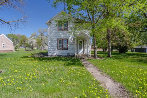 414 W 4th Street, Winthrop, MN 55396