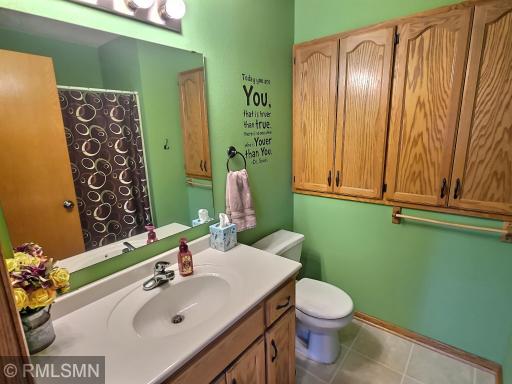 The upper level bedroom is clean and bright! The tub/shower combo works well as it sits between the two upper level bedrooms.