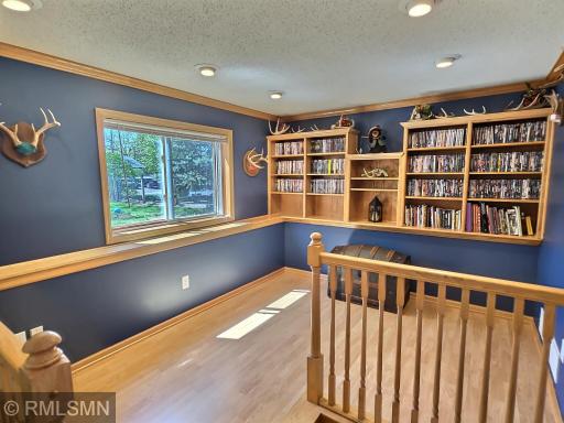 Your own mini library can be had here with the attractive oak built-ins. Suitable for a home work space, reading nook, play space, or more. The extra lighting above this space helps on nights you need to burn the midnight oil.