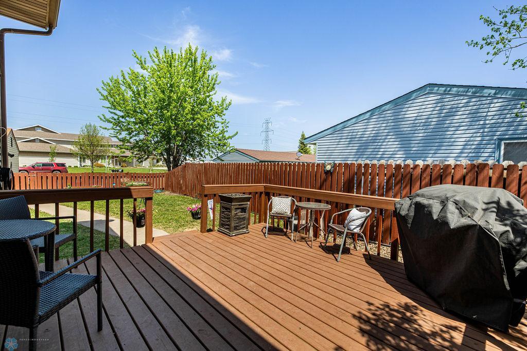 Large deck perfect for grilling, relaxing, entertaining!