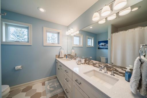 622 S South Shore Drive, Detroit Lakes, MN 56501