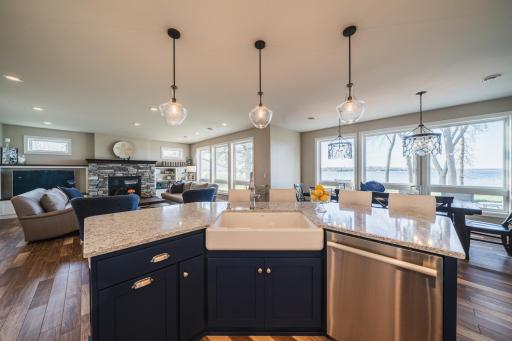 622 S South Shore Drive, Detroit Lakes, MN 56501