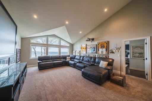 622 S South Shore Drive, Detroit Lakes, MN 56501