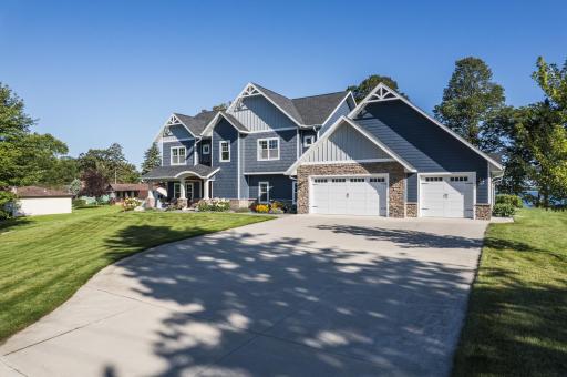 622 S South Shore Drive, Detroit Lakes, MN 56501