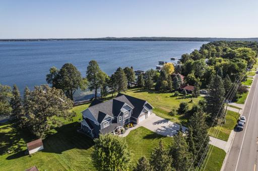 622 S South Shore Drive, Detroit Lakes, MN 56501