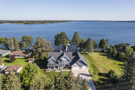 622 S South Shore Drive, Detroit Lakes, MN 56501