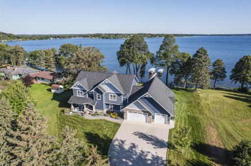 622 S South Shore Drive, Detroit Lakes, MN 56501