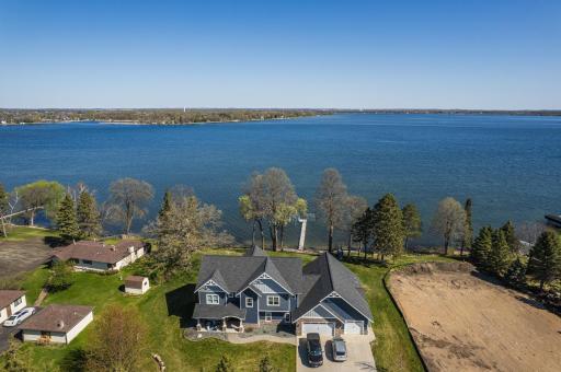622 S South Shore Drive, Detroit Lakes, MN 56501