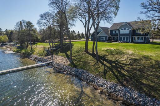 622 S South Shore Drive, Detroit Lakes, MN 56501