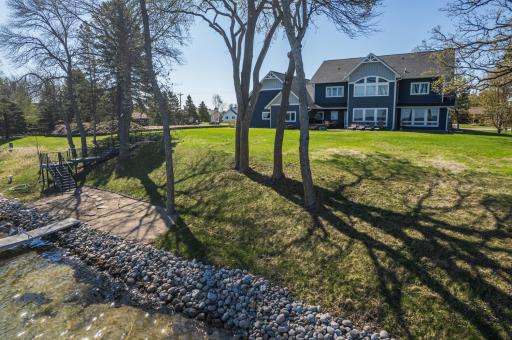 622 S South Shore Drive, Detroit Lakes, MN 56501