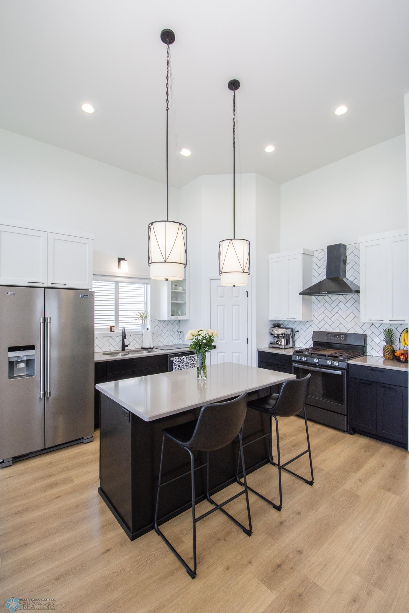 Beautiful Kitchen w/Pantry