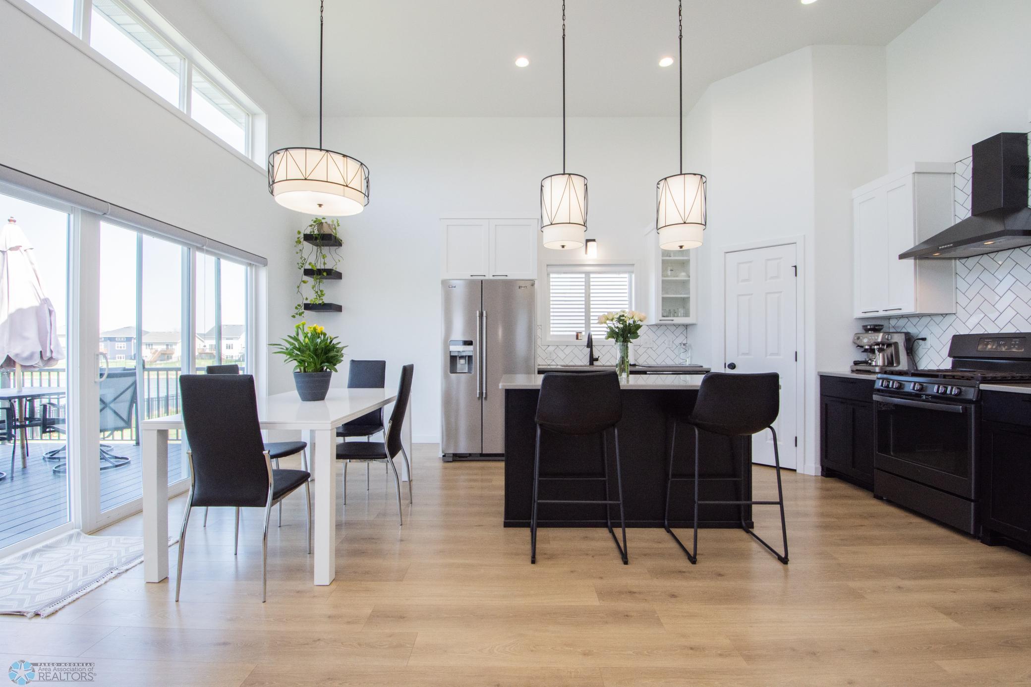 Dining/Kitchen Area