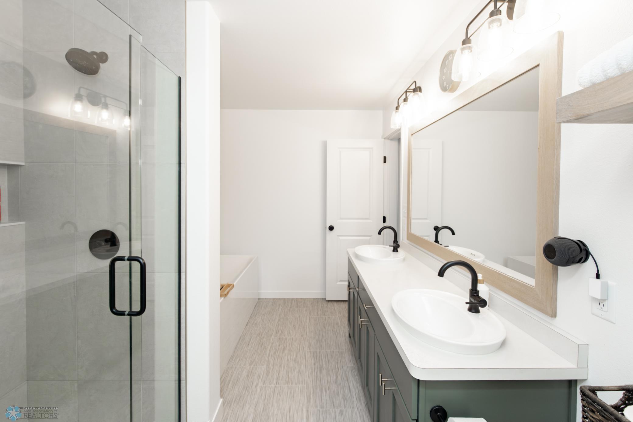 Primary Bathroom - Full