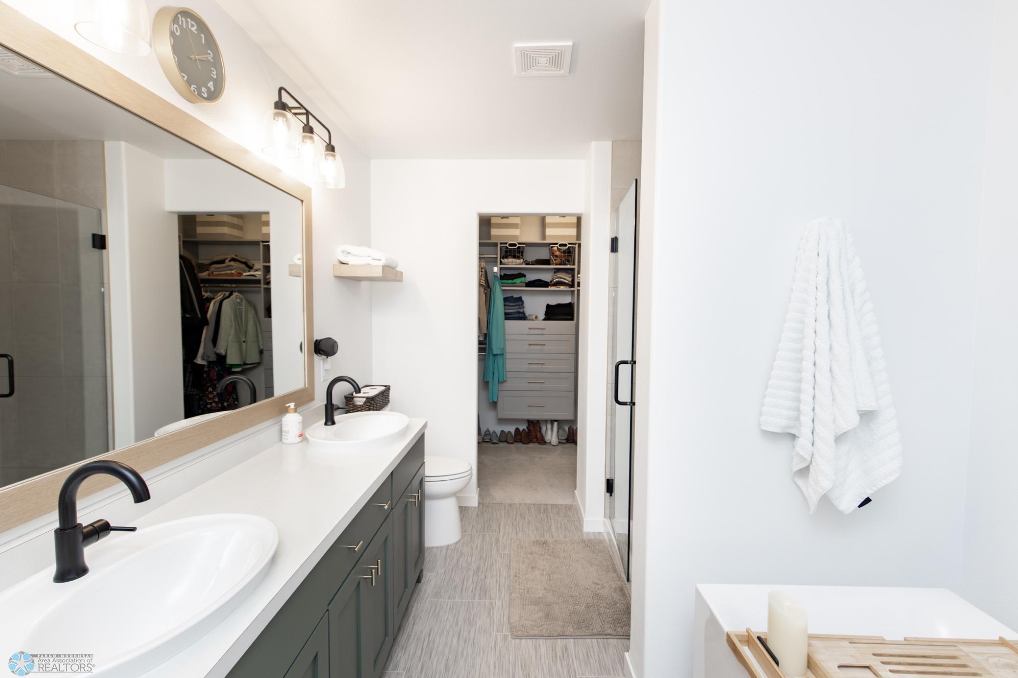 Primary Bathroom - Full