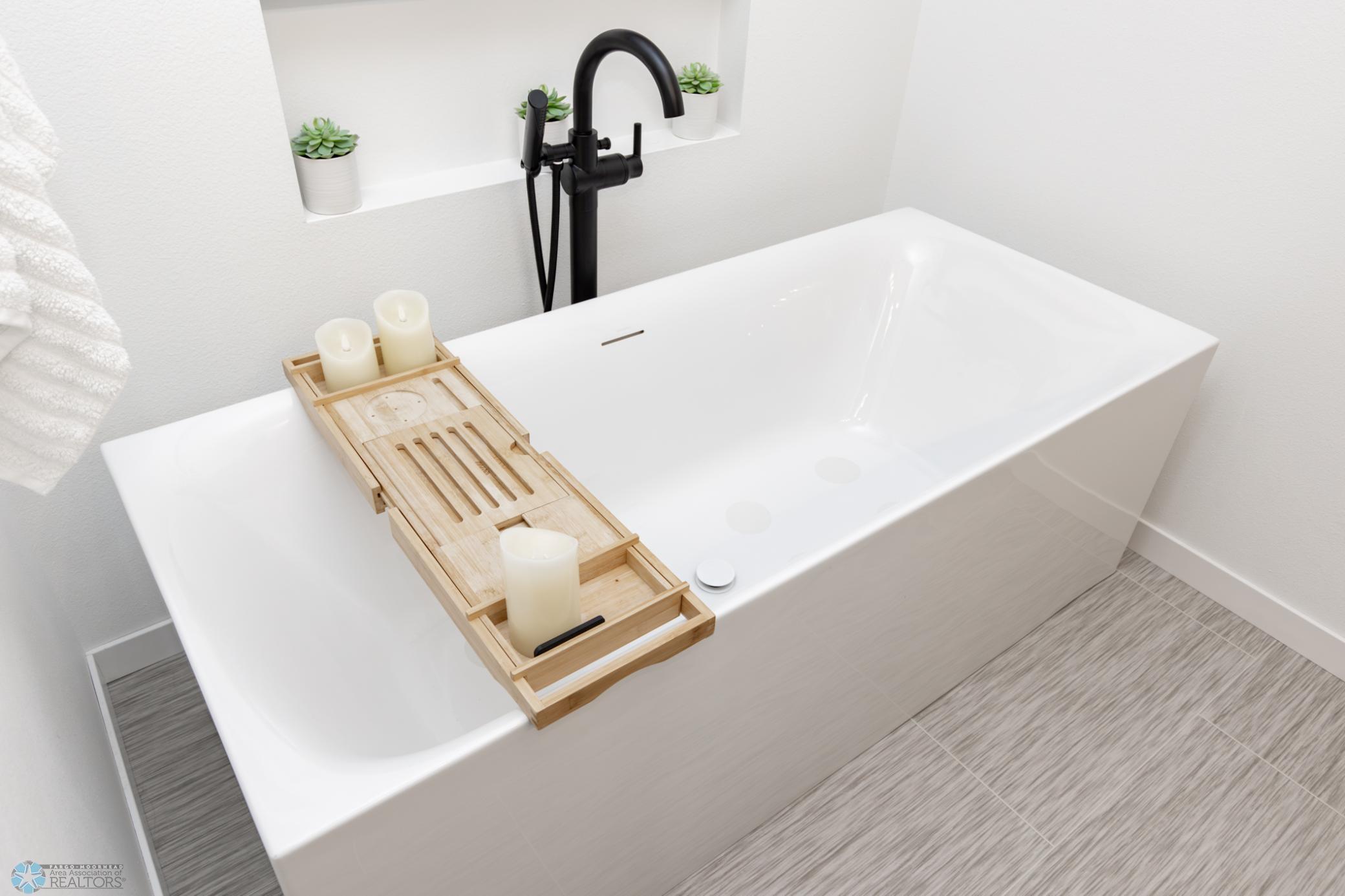 Primary Bathroom - Full