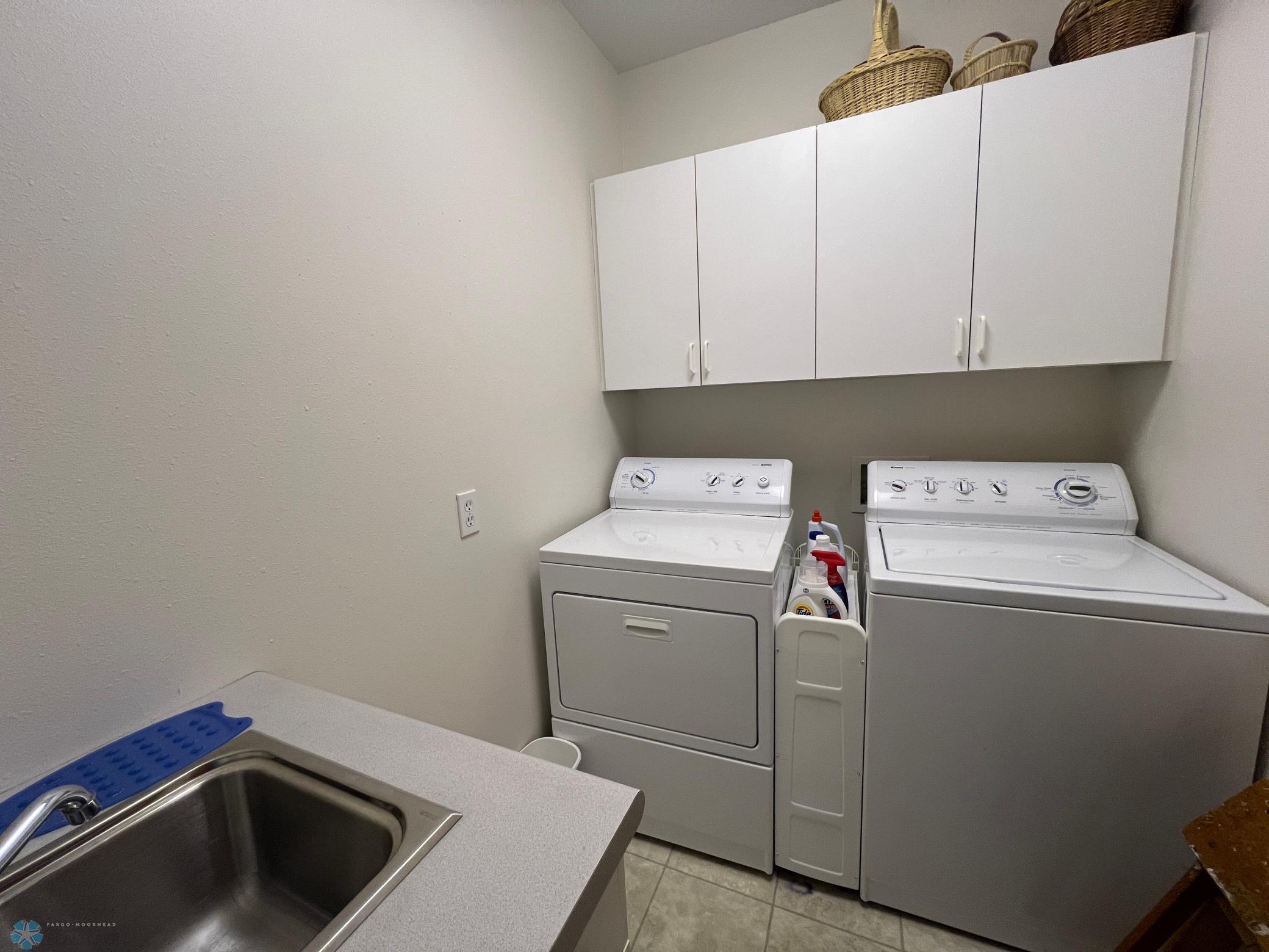 Laundry room with sink
