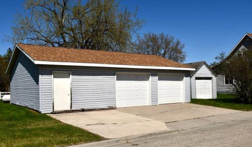 1005 Elizabeth Avenue N, Thief River Falls, MN 56701