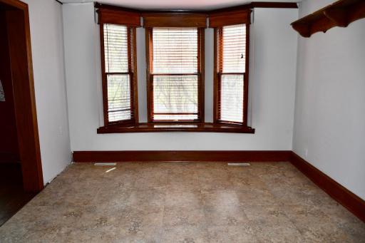 1005 Elizabeth Avenue N, Thief River Falls, MN 56701