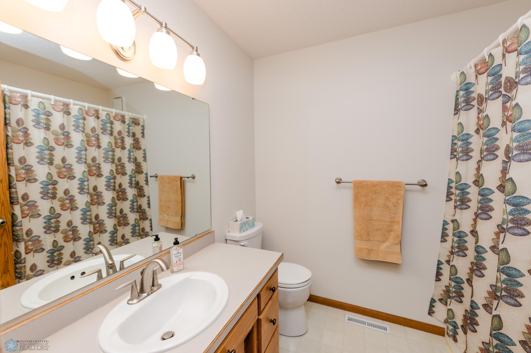 Upper Level Full Bath