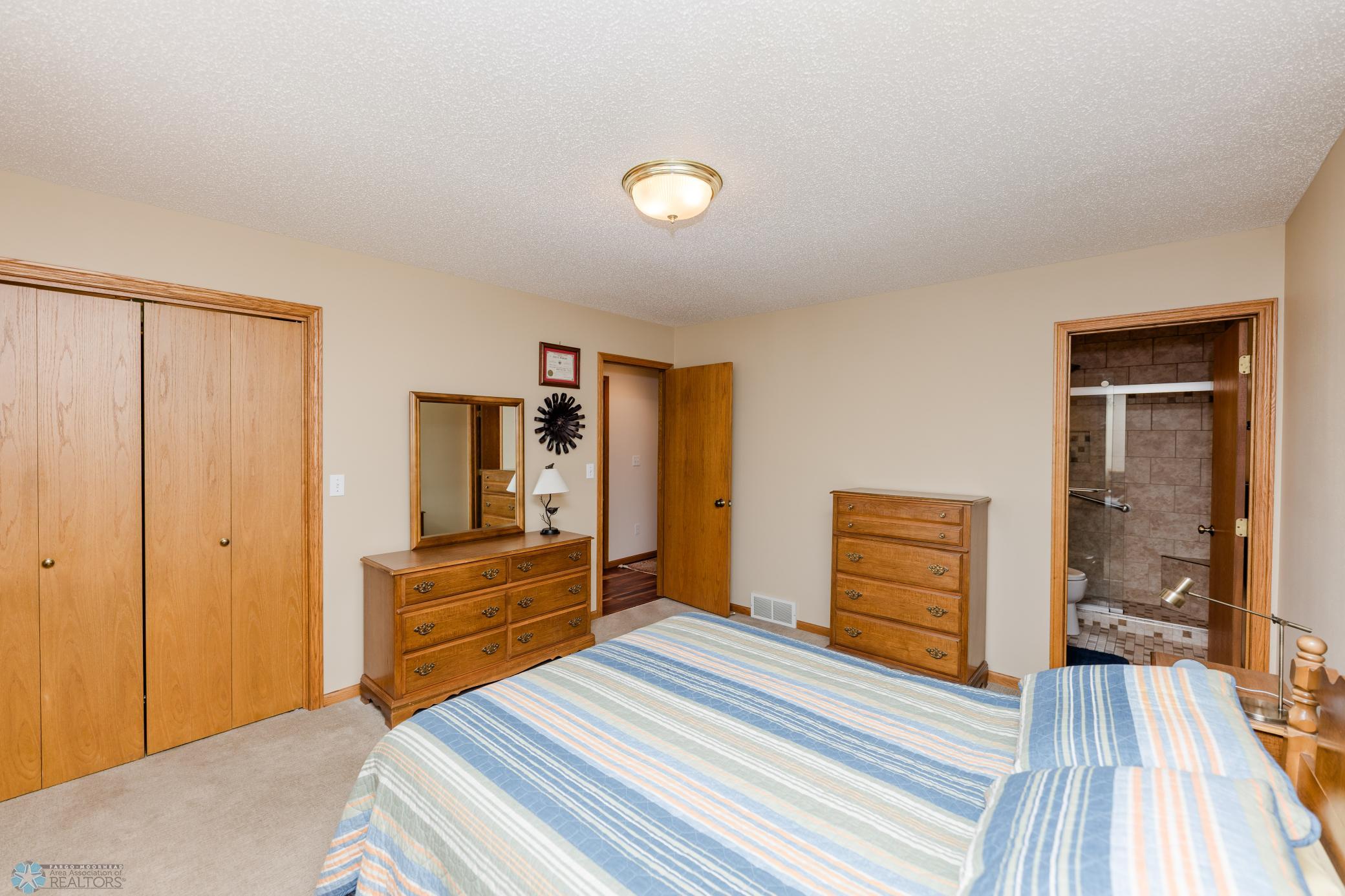 Primary Bedroom - Upper Level