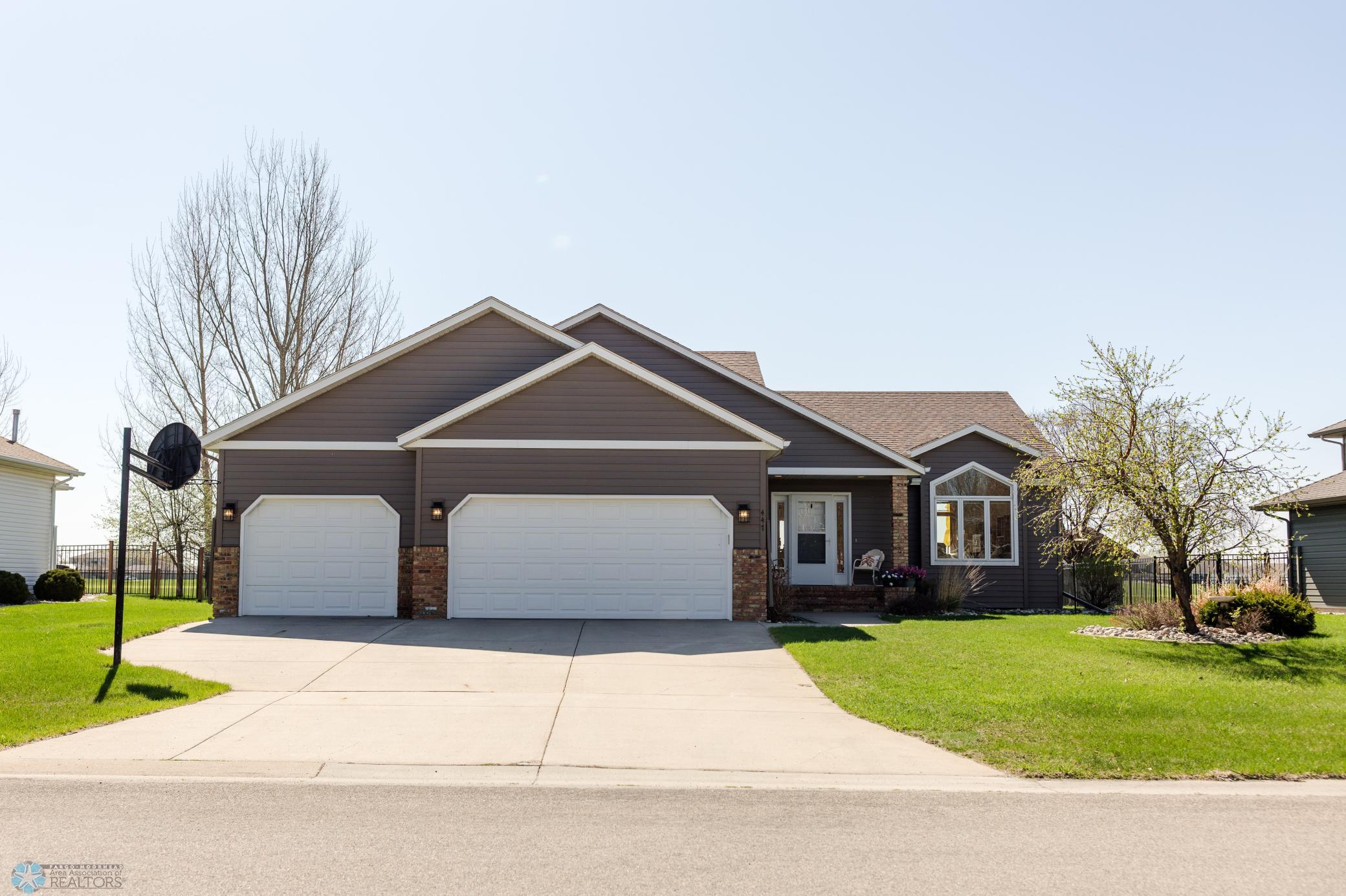 Well cared for Home on the Meadows Golf Course