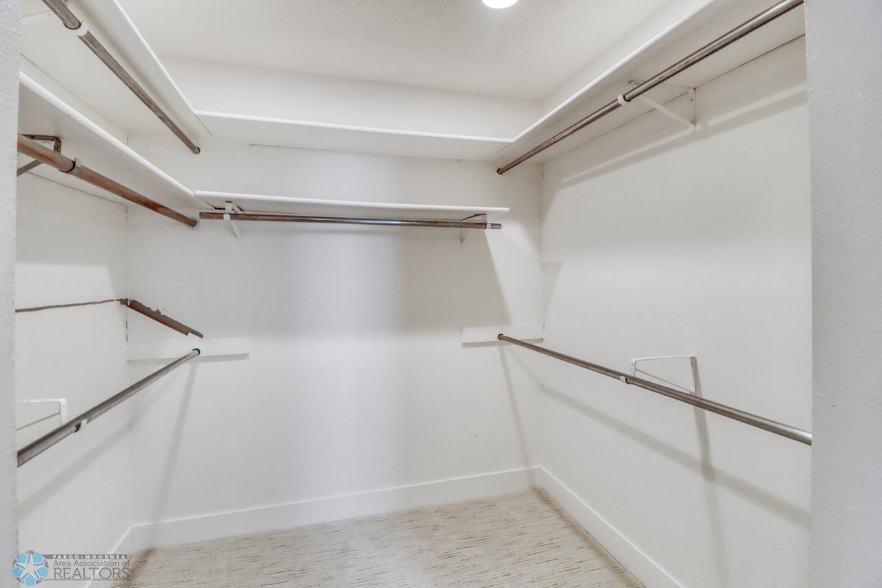 37Primary Closet2_1-1280.JPG
