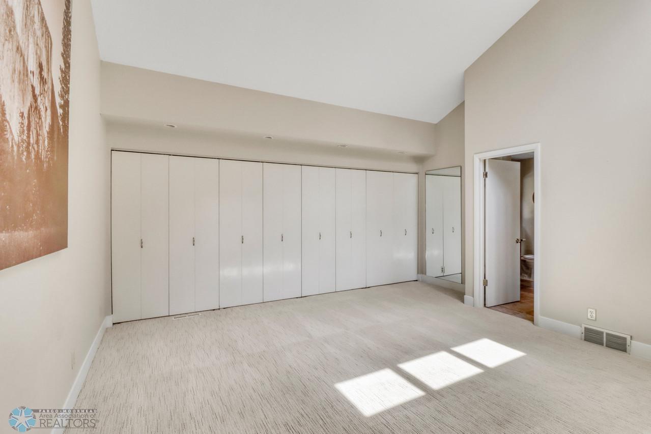 38Bedroom1_2-1280.JPG