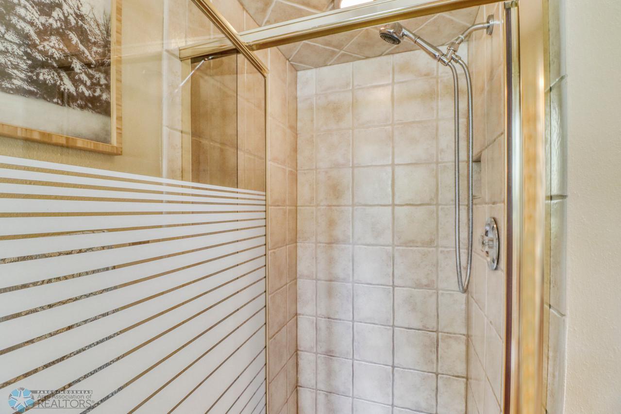40Bathroom1_2-1280.JPG