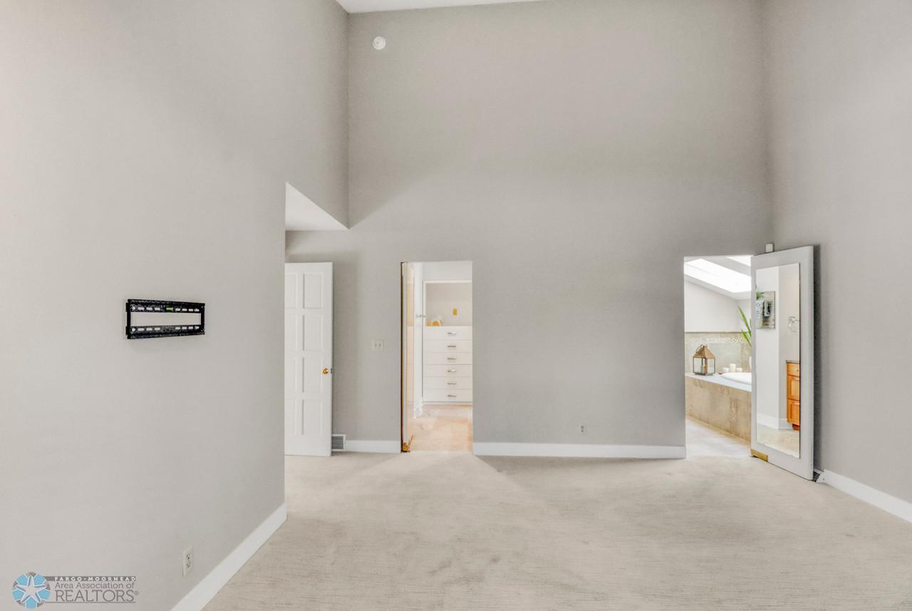 31Primary Bedroom1_3-1280.JPG