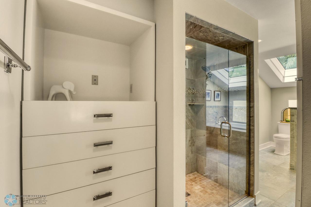 36Primary Bathroom1_5-1280.JPG