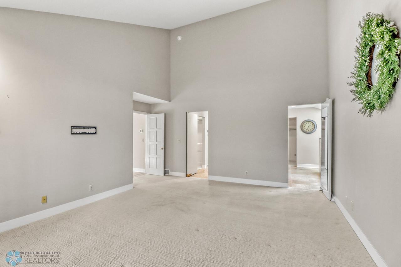 30Primary Bedroom1_2-1280.JPG