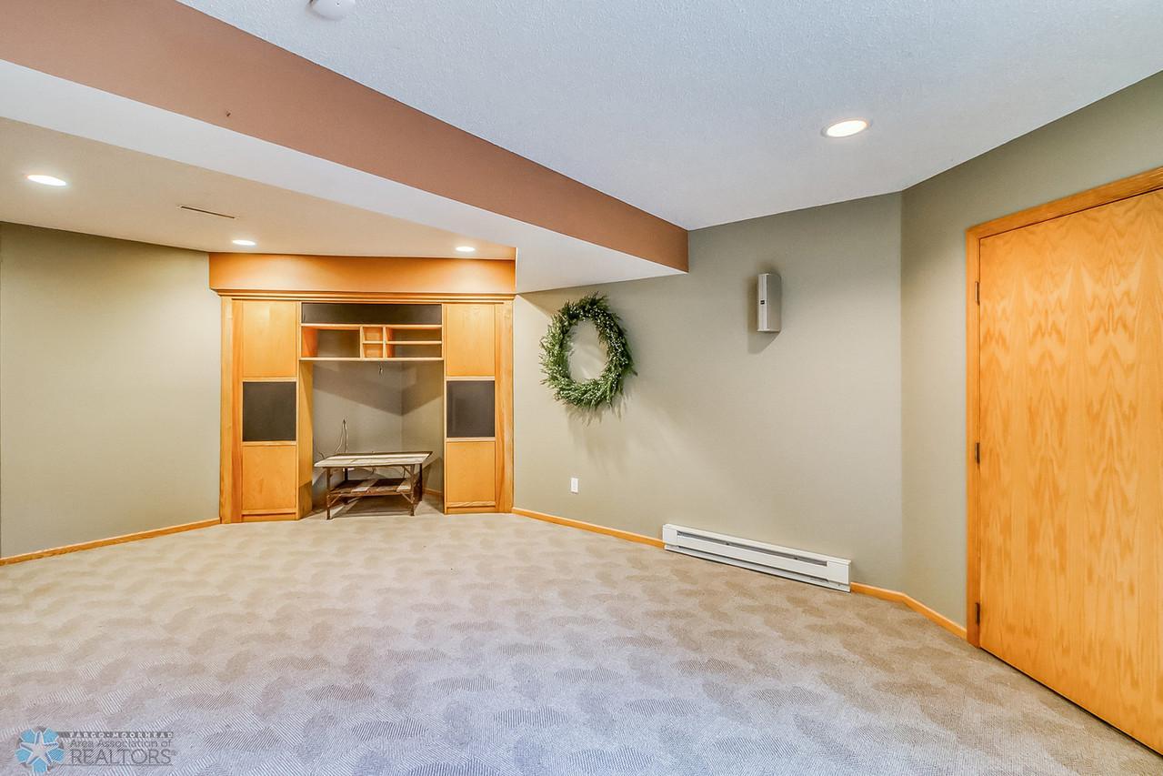 50Basement1_1-1280.jpg
