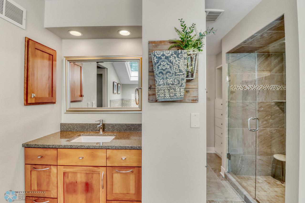 34Primary Bathroom1_3-1280.JPG