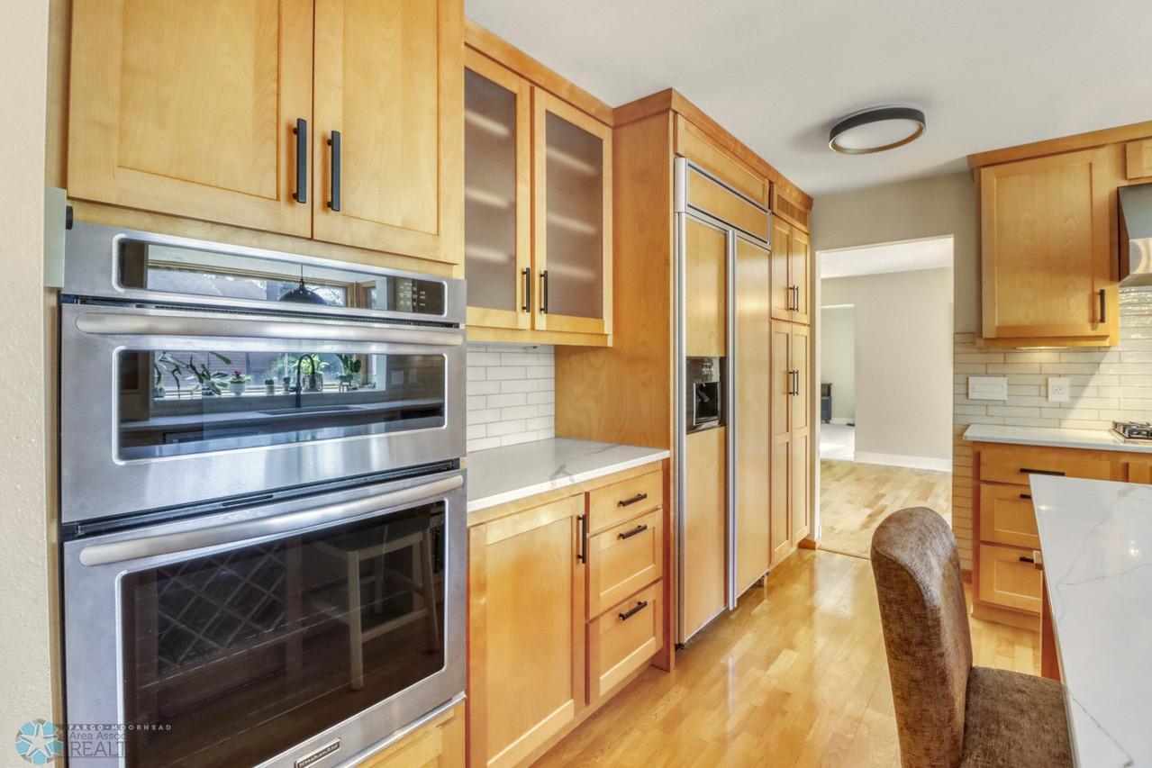23Kitchen1_9-1280.JPG