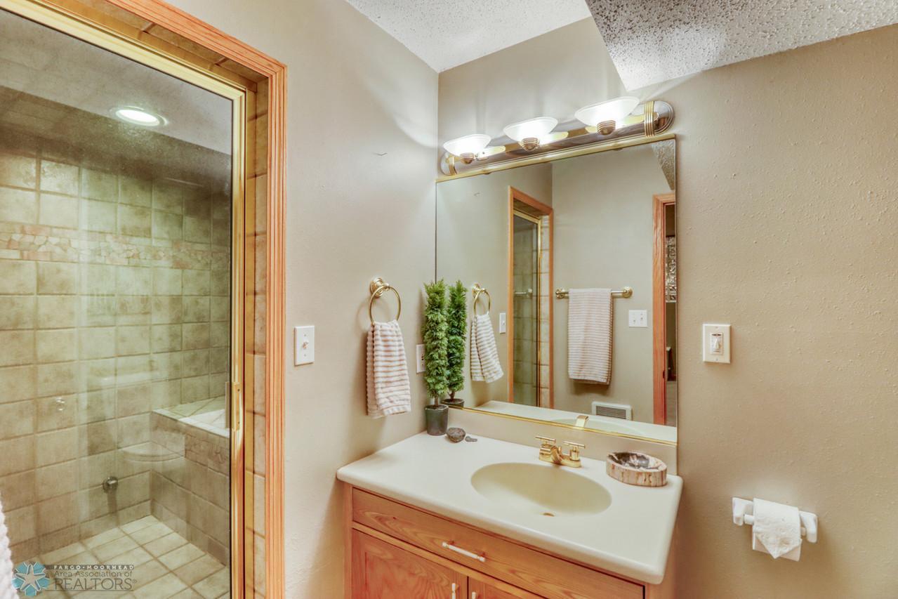 44Basement Bathroom1_1-1280.JPG